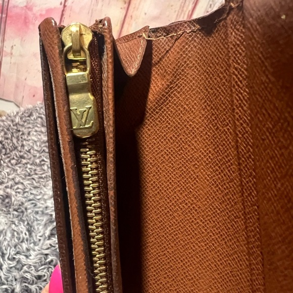 Vintage LV Snap Wallet - Picture 5 of 14